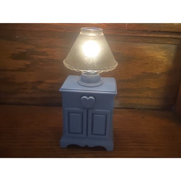 Playskool Dollhouse-Sized Blue Bedroom Dresser W/ Working Lamp - Picture 1 of 5